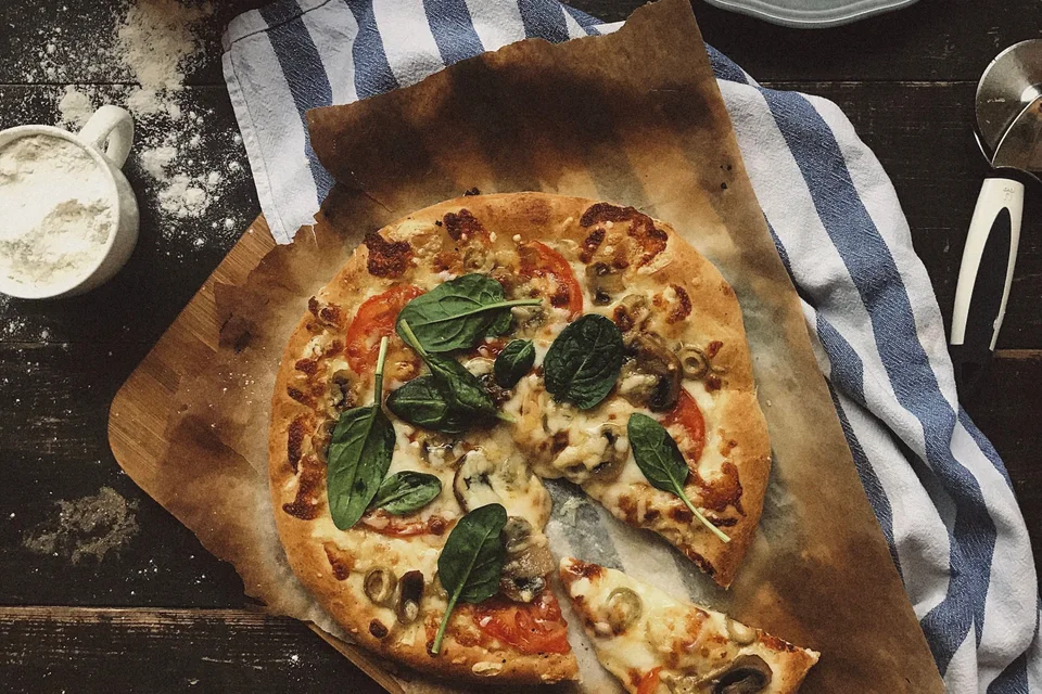 BookNoFees: Przykładowe zdjęcie: Pizza z grzybami i szpinakiem