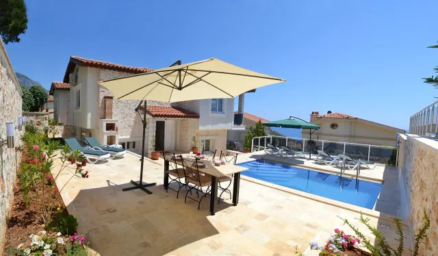 BookNoFees: Villa Frida – sztuka, góry i morze – Kalkan, Kas, Antalya