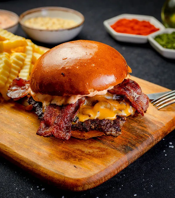 BookNoFees: Bar z przekąskami – Boom Burger – Bucharest – Boom Burger, zdjęcie 2