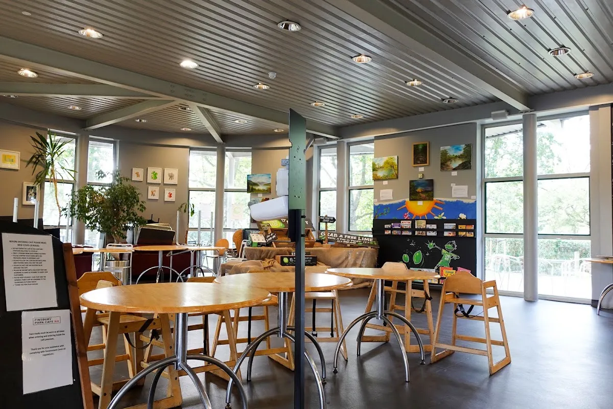 BookNoFees: Kawiarnia – Finsbury Park Cafe – London – Kawiarnia Finsbury Park, zdjęcie 1