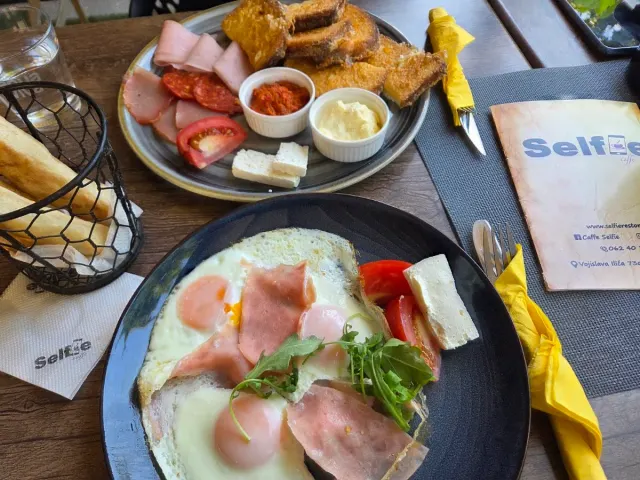 BookNoFees: Kawiarnia – Caffe Selfie – Belgrade – Kawiarnia Selfie, zdjęcie 2