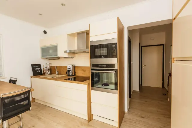 BookNoFees: Apartament Miran z balkonem i widokiem na morze – Okrug Gornji
