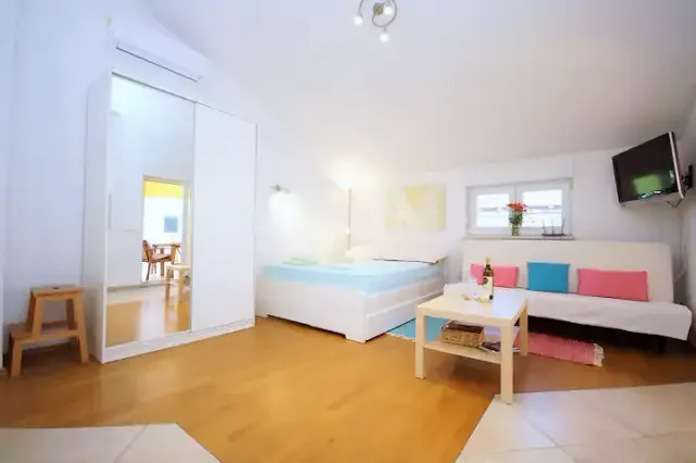 BookNoFees: Studio Kamamila w pobliżu plaży, 200 m od plaży – Medulin
