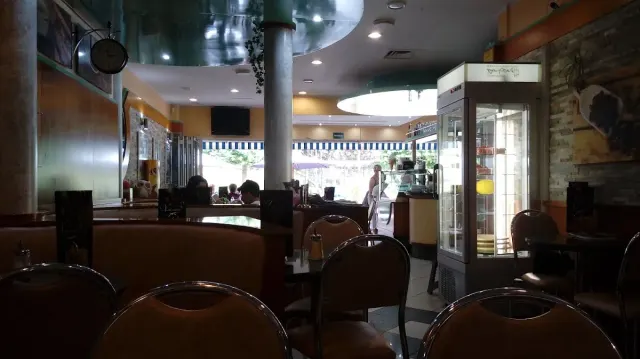 BookNoFees: Restauracja – Eiscafé Valentino – Werdohl – Kawiarnia Valentino, zdjęcie 2
