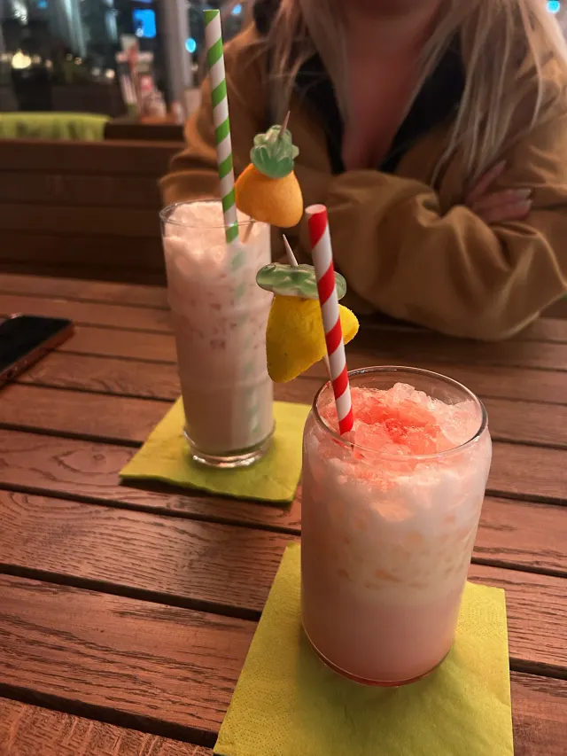 BookNoFees: Restauracja – R-Café Möhnesee – Möhnesee-Delecke – R-Café Möhnesee, zdjęcie 3