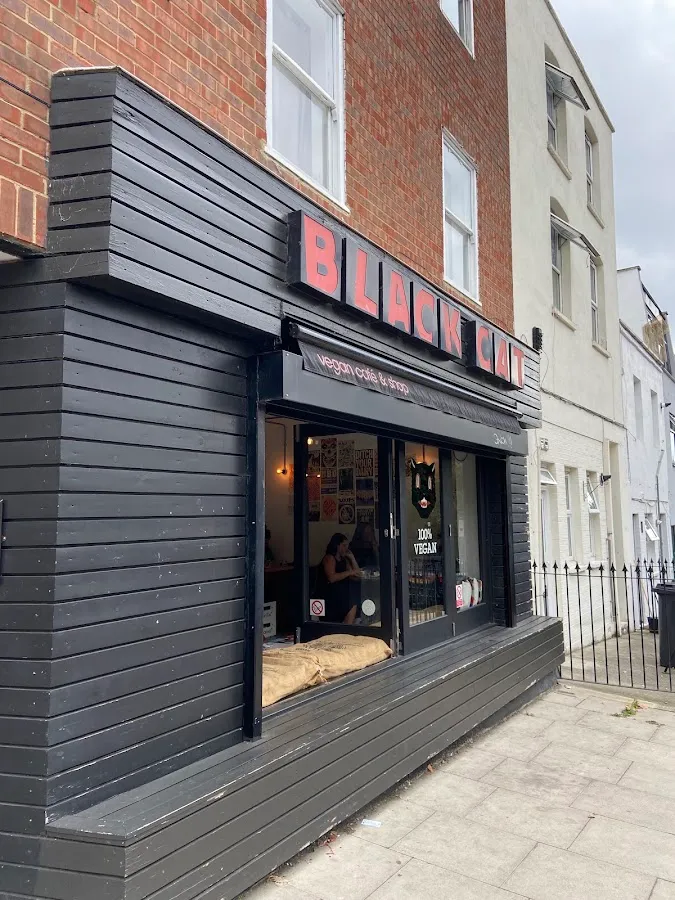 BookNoFees: Kawiarnia – Black Cat Cafe – London – Kawiarnia „Czarny Kot”, zdjęcie 1