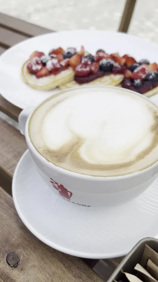 BookNoFees: Kawiarnia – Cafe Capri – Ljubljana – Kawiarnia Capri, zdjęcie 3