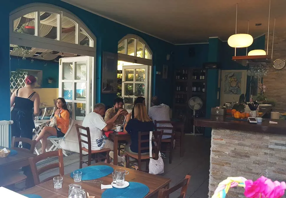 BookNoFees: Kawiarnia – Cafe Capri – Ljubljana – Kawiarnia Capri, zdjęcie 1