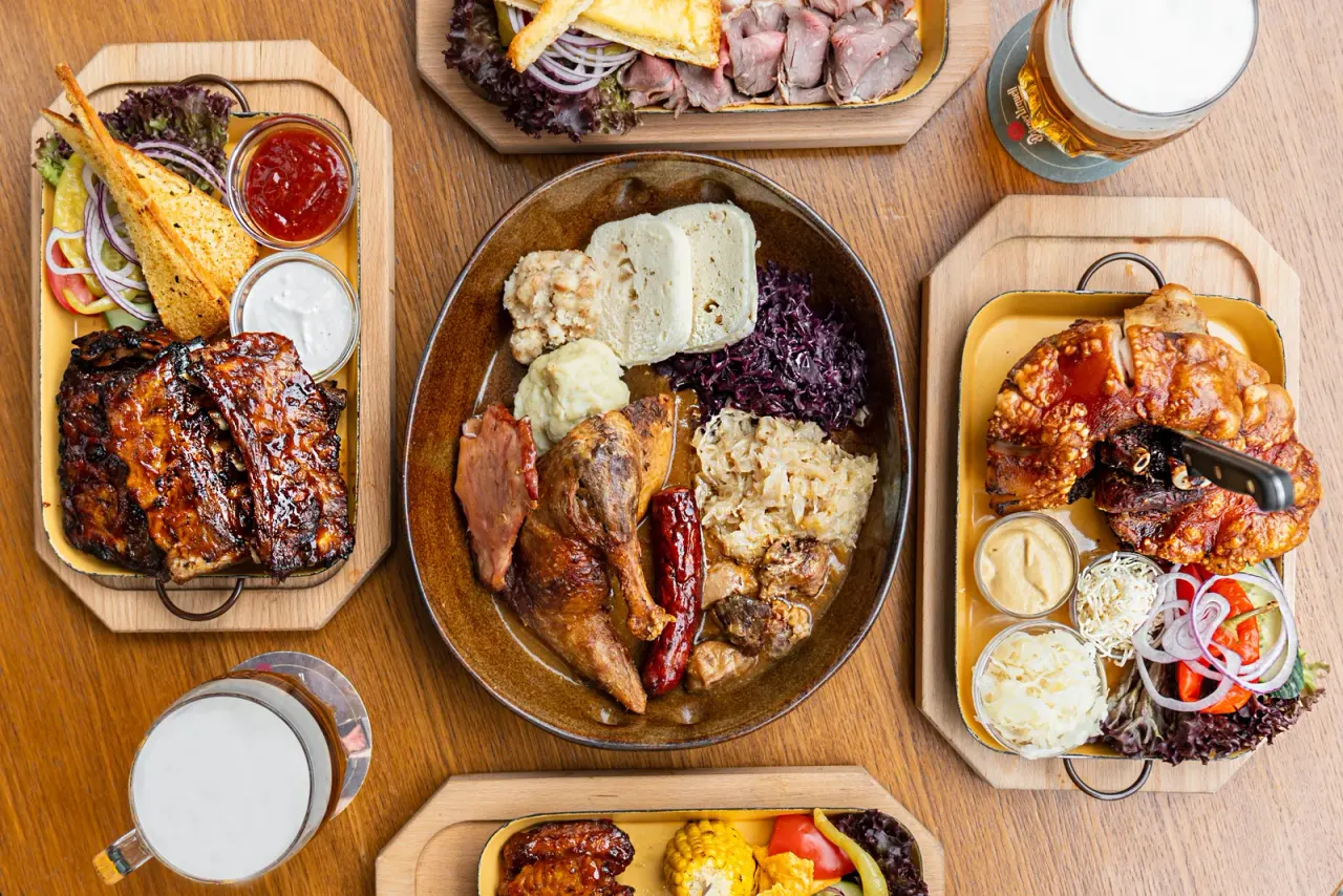 BookNoFees: Restauracja – Kolkovna Celnice – Prague – Urząd skarbowy Urząd celny, zdjęcie 1