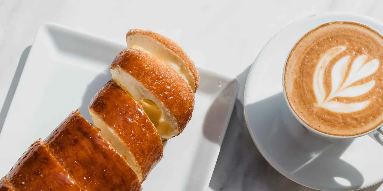 BookNoFees: Kawiarnia – Molnár's Kürtőskalács – Budapest – Kürtőskalács firmy Molnár, zdjęcie 1