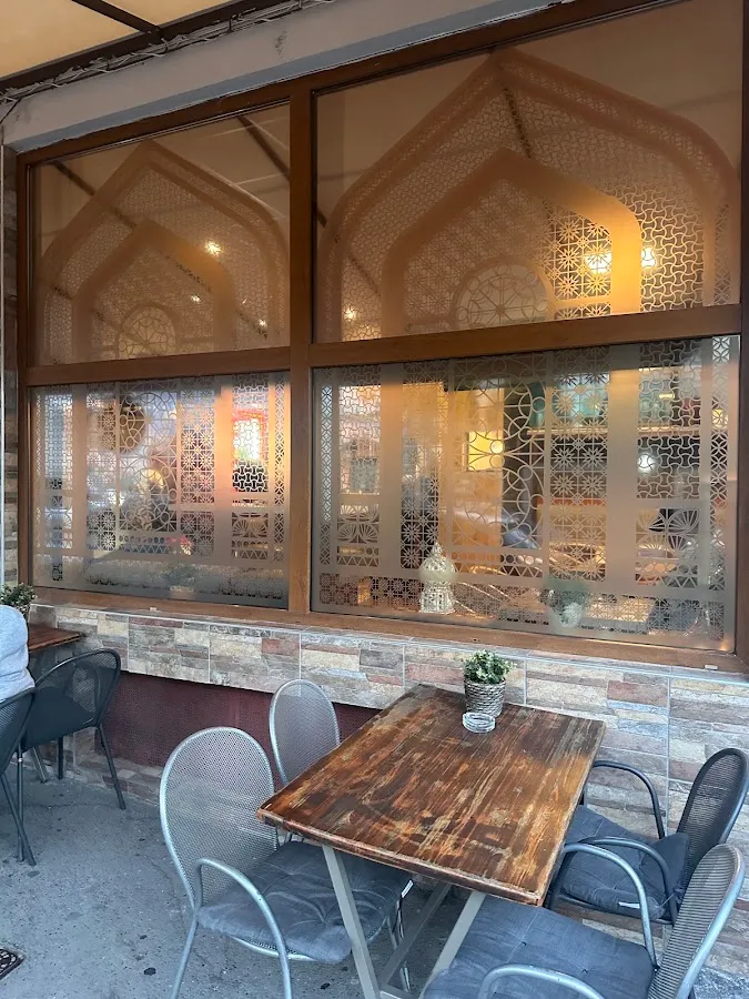 BookNoFees: Restauracja – Jasmin Al Shaam – Bratislava – Jaśmin syryjski, zdjęcie 1