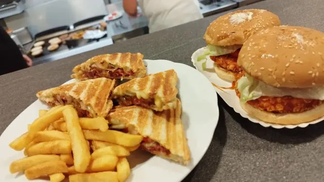 BookNoFees: Bar z przekąskami – Hellweg Gaststätten – Geseke – Restauracje Hellweg, zdjęcie 2