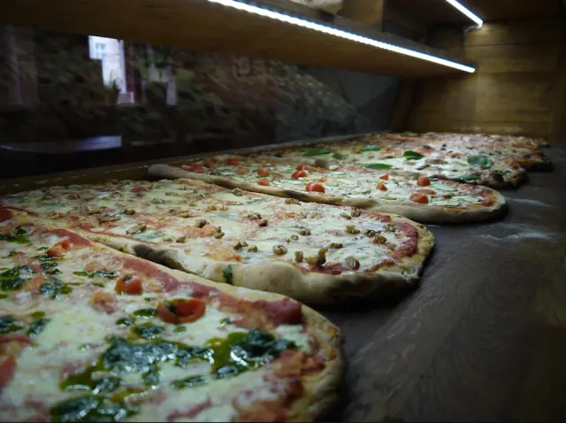 BookNoFees: Bar z przekąskami – Bye Bye Cavaliere – Berlin – Żegnaj, Cavaliere, zdjęcie 3