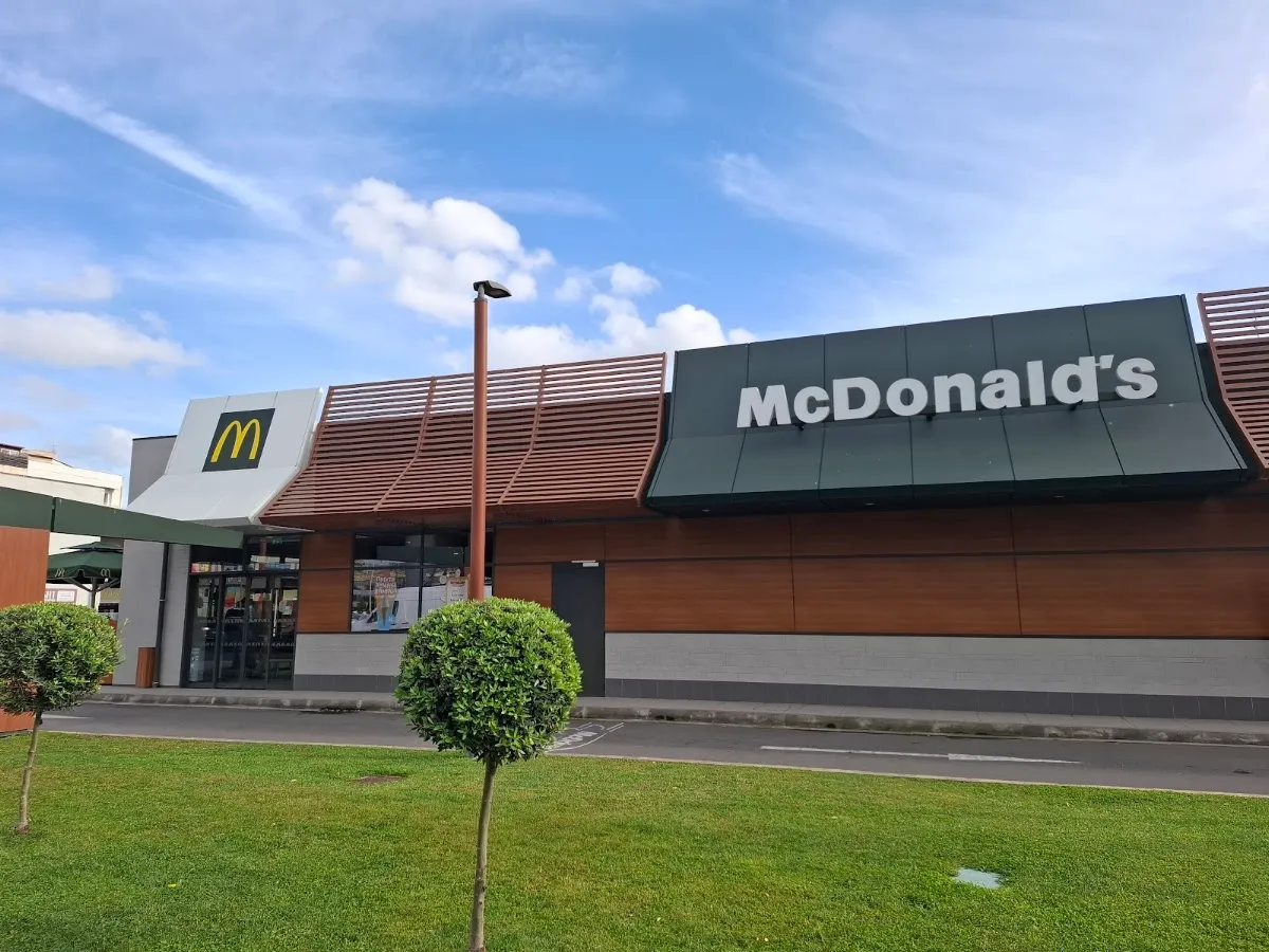 BookNoFees: Bar z przekąskami – McDonald's – Athens – McDonald's, zdjęcie 1
