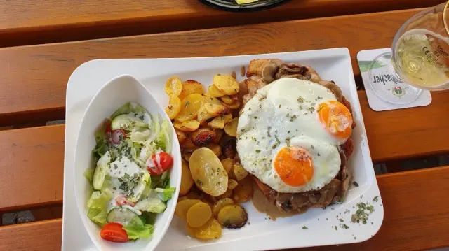BookNoFees: Restauracja – Café zur Burg – Altena – Kawiarnia „Zur Burg”, zdjęcie 2