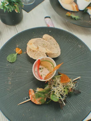 Restauracja – BookNoFees: zdjęcie z recenzji dodanej przez Valentina Pfenning o Treibgut