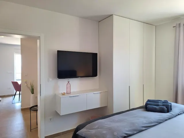 BookNoFees: Apartament na ostatnim piętrze z bajecznym panoramicznym widokiem na morze – Vodice