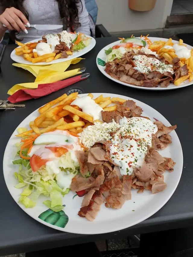 BookNoFees: Bar z przekąskami – Yan's Grill Imbiss – Geseke – Bar z daniami z grilla „Yan's Grill”, zdjęcie 2