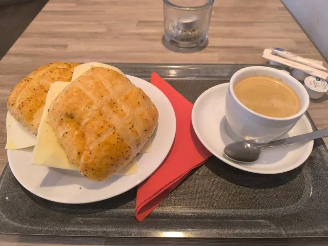 BookNoFees: Piekarnia – Bäckerei und Café Schulte – Warstein – Piekarnia i kawiarnia Schulte, zdjęcie 2