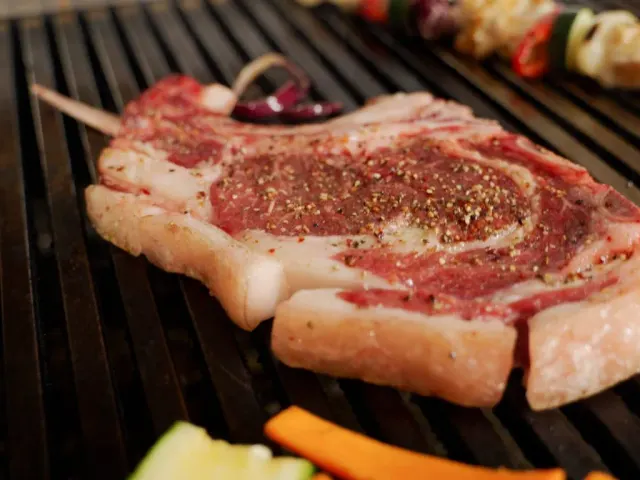 BookNoFees: Bar z przekąskami – Grill Mánia – Budapest – Mania grillowa, zdjęcie 2
