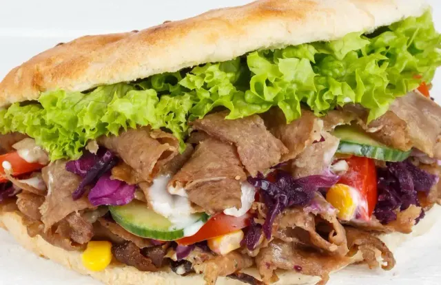 BookNoFees: Bar z przekąskami – Schmeckt Lecker Imbiss – Meschede-Freienohl – Pyszne przekąski, zdjęcie 3