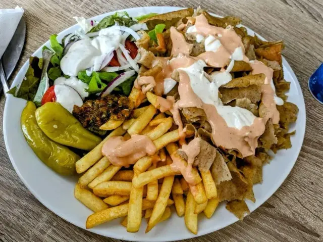 BookNoFees: Bar z przekąskami – Schmeckt Lecker Imbiss – Meschede-Freienohl – Pyszne przekąski, zdjęcie 2