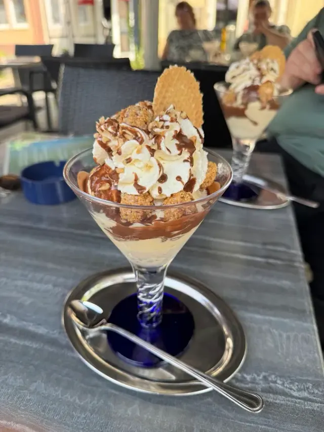 BookNoFees: Restauracja – Eiscafé San Remo – Altena – Kawiarnia „Eiscafé San Remo”, zdjęcie 3