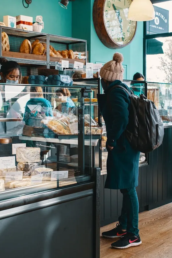 BookNoFees: Holtwhites Bakery & Deli, London