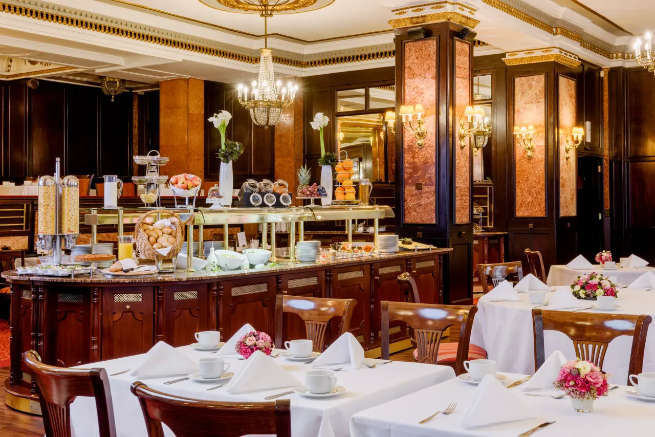 BookNoFees: Restauracja – Café Astoria – Budapest – Kawiarnia Astoria, zdjęcie 1