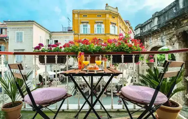 BookNoFees: Porta Aurea! Romantyczne balkony z cudownym widokiem – Pula