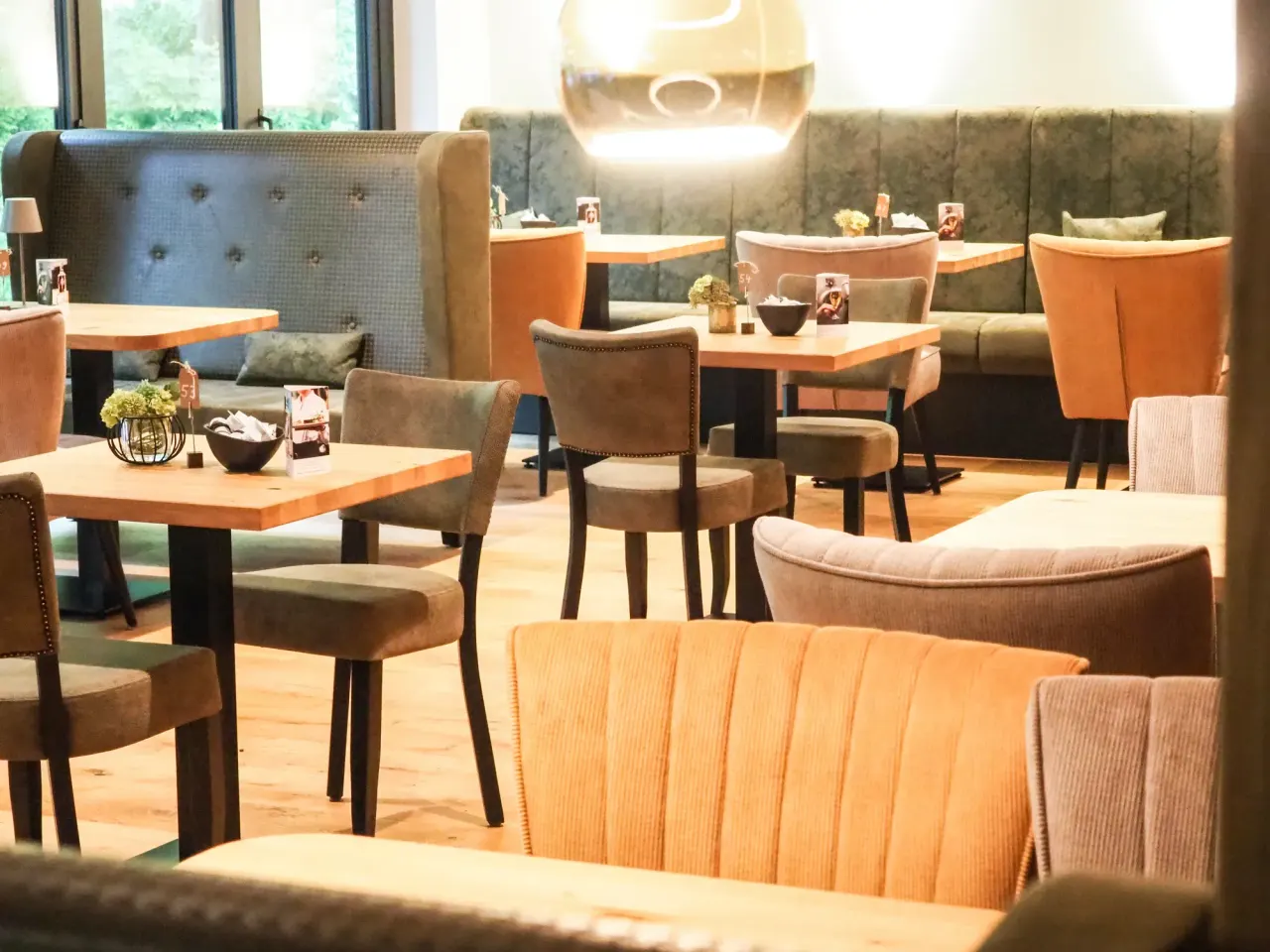 BookNoFees: Restauracja – Torhaus Möhnesee – Möhnesee-Delecke – Brama przy jeziorze Möhnesee, zdjęcie 1