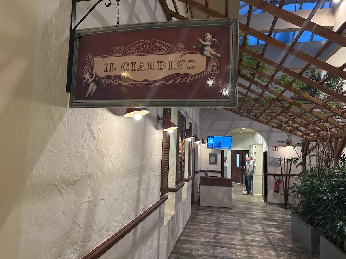 BookNoFees: Restauracja – Il Giardino – Medebach – Ogród, zdjęcie 1