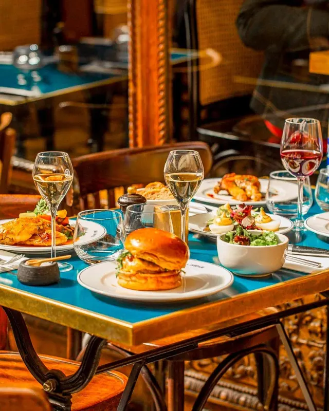 BookNoFees: Canard et Champagne, Paris