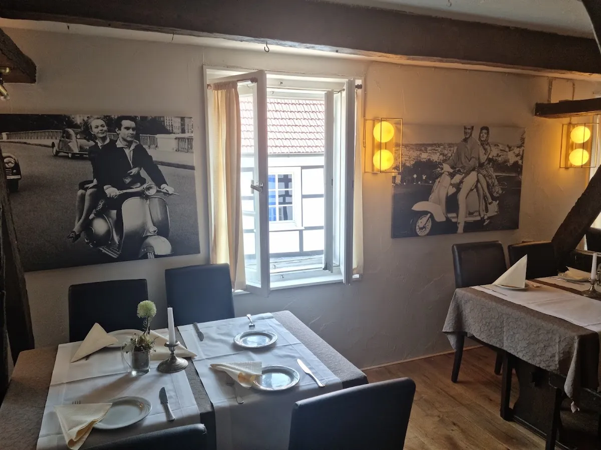 BookNoFees: Restauracja – Bänksken – Hattingen – Szafka podblatowa, zdjęcie 1