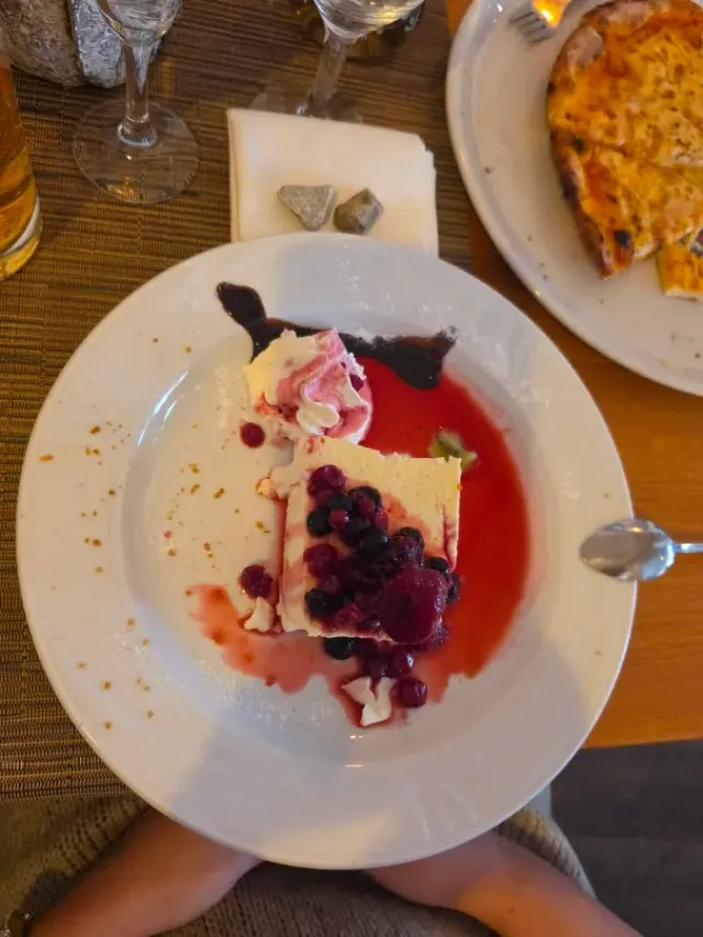 BookNoFees: Restauracja – Bänksken – Hattingen – Szafka podblatowa, zdjęcie 2