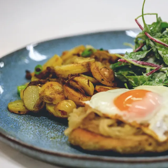 BookNoFees: Restauracja – Warsteiner Brauhaus Domschänke – Warstein – Browar Warsteiner – karczma Domschänke, zdjęcie 2