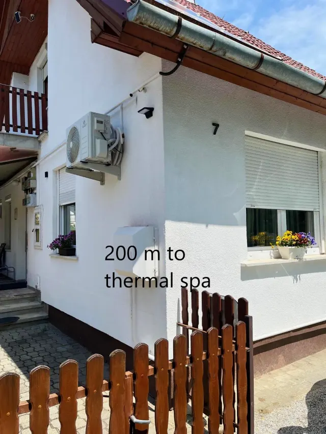 BookNoFees: Przestronny apartament z ogrodem i tarasem – Bük