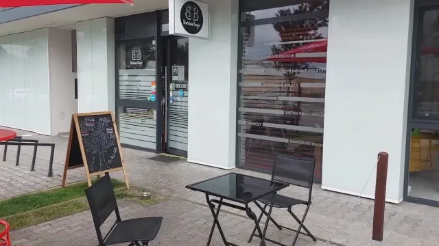 BookNoFees: Bar z przekąskami – Bratislava Burger – Bratislava – Bratislava Burger, zdjęcie 3
