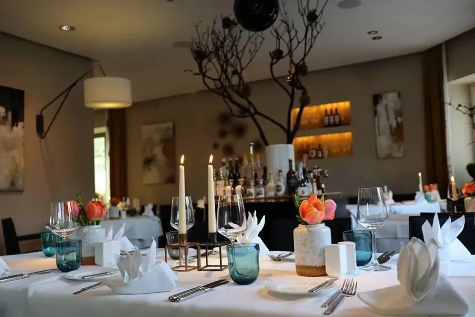 BookNoFees: Restauracja – Thuns Hotel-Restaurant – Werdohl – Hotel i restauracja w Thun, zdjęcie 1