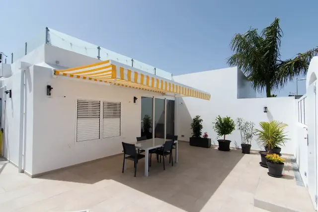 BookNoFees: dom wakacyjny w Playa Del Ingles – Casa Kriki – ekskluzywny bungalow z tarasem na dachu w kompleksie Holycan