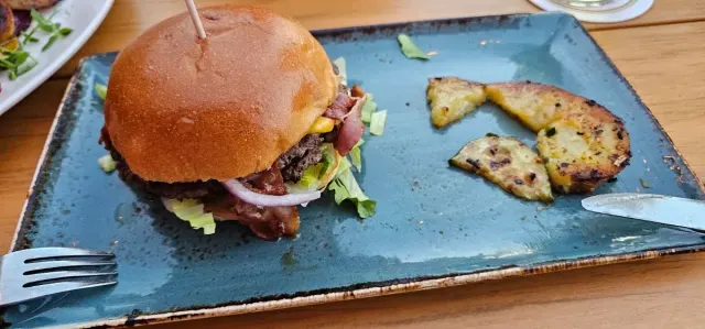 BookNoFees: Restauracja – Connies Diner – Kamen – Connies Diner, zdjęcie 2