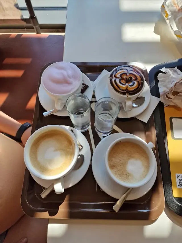 BookNoFees: Bar z przekąskami – McDonald's – Zagreb – McDonald's, zdjęcie 2