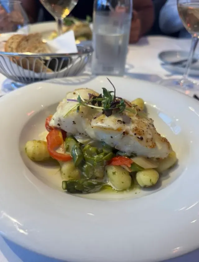 BookNoFees: Restauracja – Lofoten Fiskerestaurant – Oslo – Restauracja rybna Lofoten, zdjęcie 2
