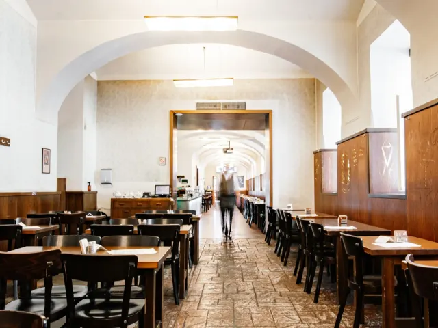 BookNoFees: Restauracja – Lokál Dlouhááá – Prague – Bar „Dlouhááá”, zdjęcie 2