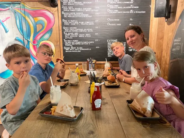 BookNoFees: Restauracja – Burger Joint – Oslo – Burger Joint, zdjęcie 2