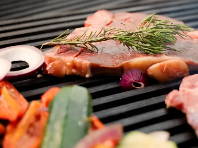 BookNoFees: Bar z przekąskami – Grill Mánia – Budapest – Mania grillowa, zdjęcie 3