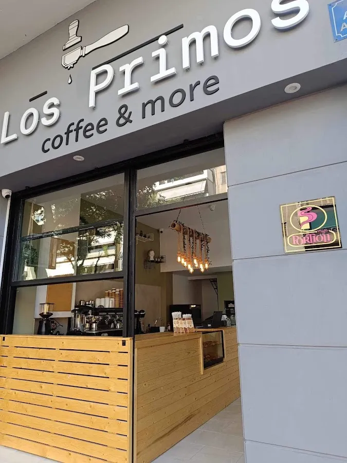 BookNoFees: Kawiarnia – Los Primos – Athens – Kuzyni, zdjęcie 1
