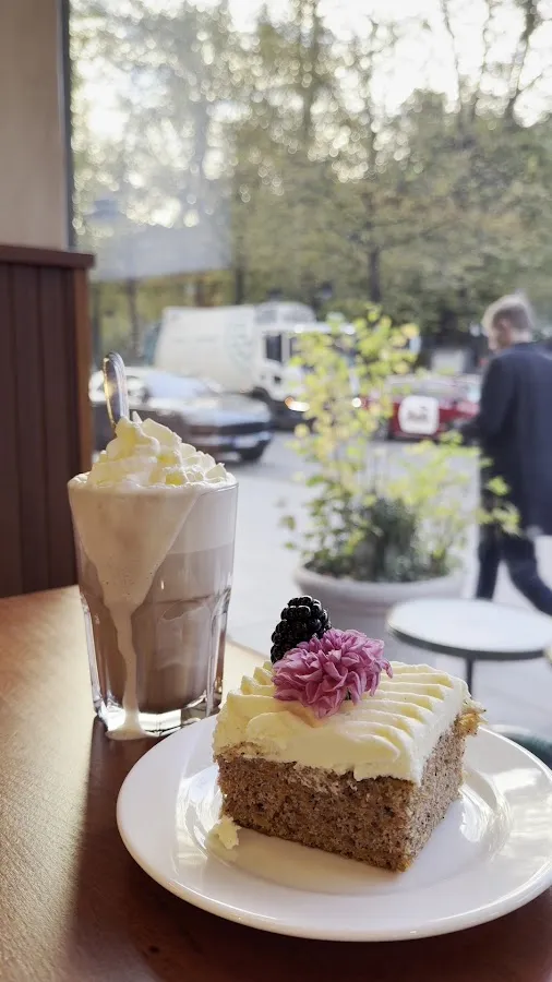 BookNoFees: Kawiarnia – Cafe Esplanad – Helsinki – Kawiarnia Esplanad, zdjęcie 3