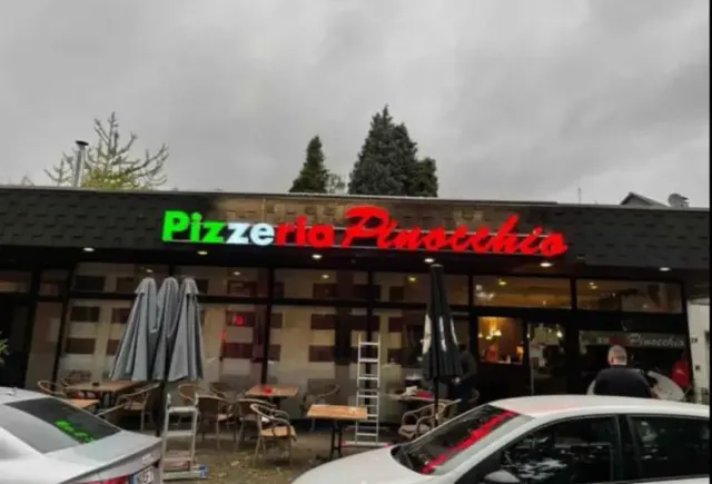 BookNoFees: Pinocchio Pizzeria, Kamen