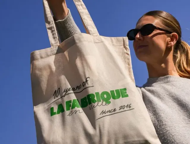 BookNoFees: Kawiarnia – La Fabrique en Ville – Brussels – Fabryka w mieście, zdjęcie 2